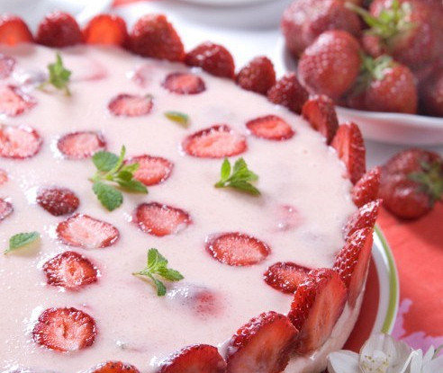 Клубничная шарлотка с сыром