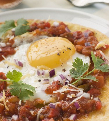 Картофельный хаш с ветчиной и яйцами