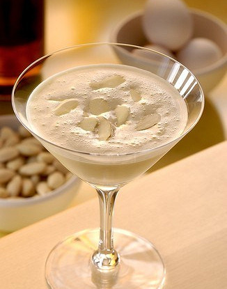 Новогодний яичный коктейль с виски (Snowball)
