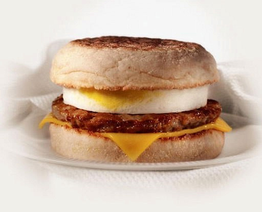 Завтрак из McDonald’s. Макмаффин с яйцом и свиной котлетой