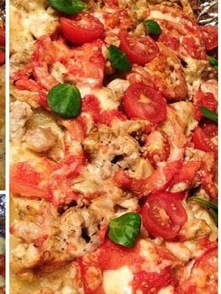 Картофельный гратен, запеченный с сыром и индейкой в сливочном соусе, с томатами