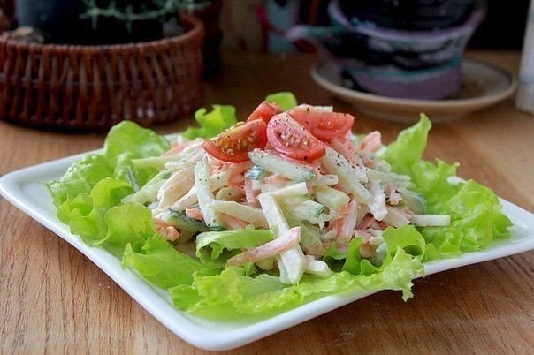 Салат из огурцов, моркови и яблока