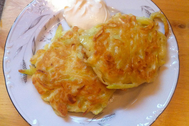 оладьи из кабачков с чесноком и луком