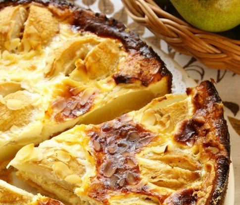 Пирог с грушами и фундуком