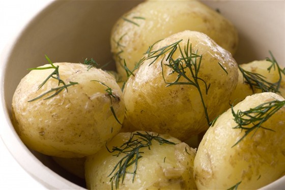 Картофель отварной, с маслом и зеленью