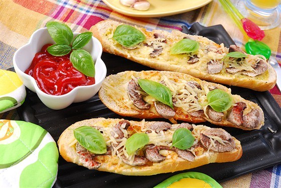 Тосты с грибами и сыром