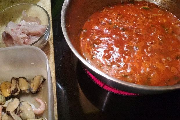 Буйабес с морепродуктами и сибасом