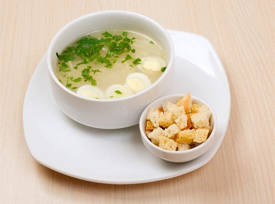 Суп с рисом, яйцом и петрушкой