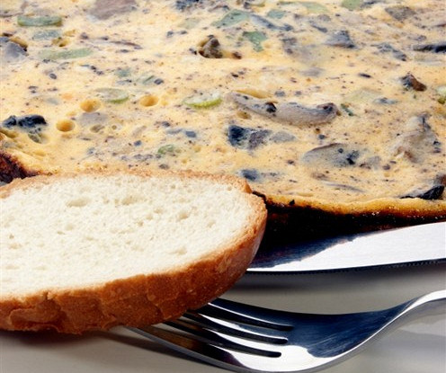 Фриттата с расплавленным сыром и грибами