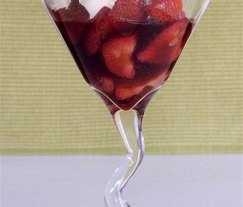 Клубника с бальзамическим уксусом и маскарпоне