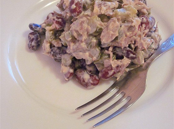 грузинский салат с говядиной и красной фасолью