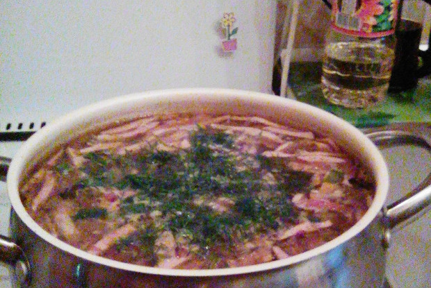 Солянка на курином бульоне