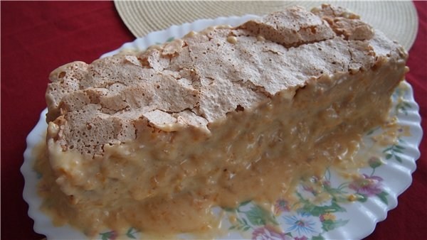 Безе-торт с лимонным кремом и орехами