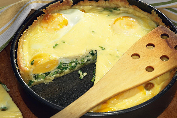 Пирог с луком и яйцом