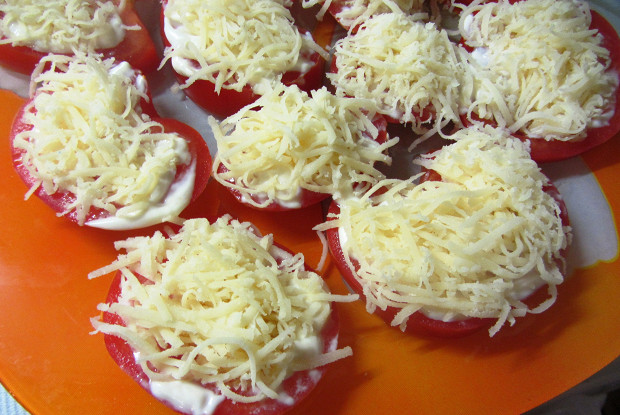 Помидоры, фаршированные сыром