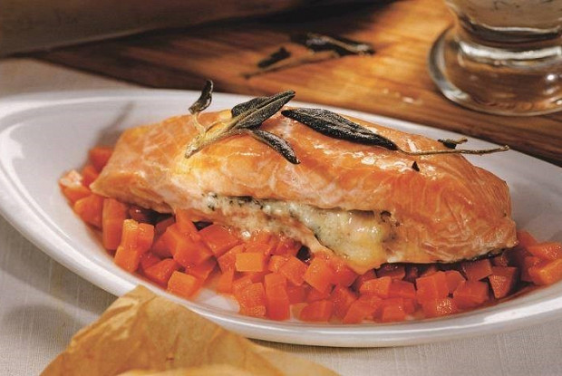 Лосось с сырной начинкой